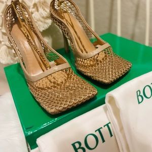 Bottega Veneta size 37